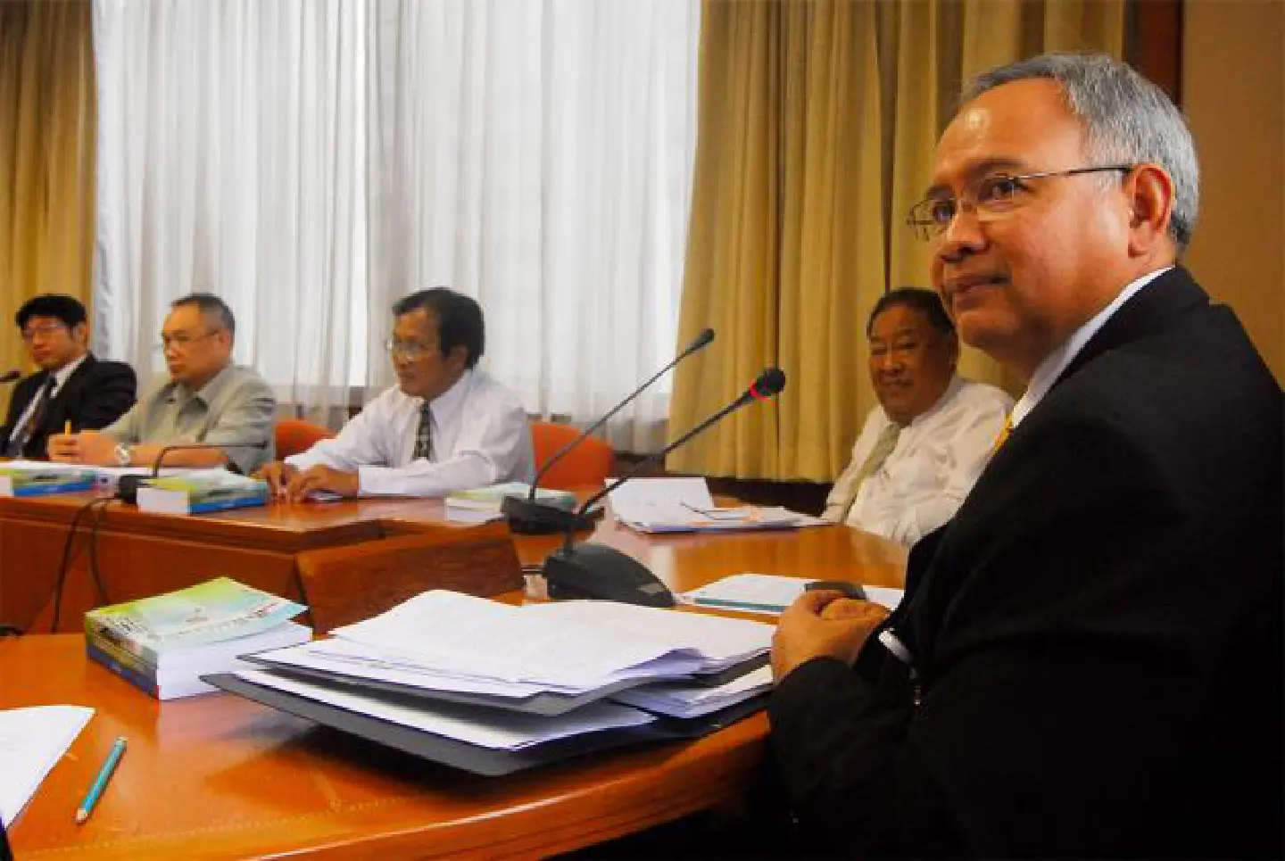 MPs may defy court on charter bill and seek vote MPs may defy court on charter bill and seek vote