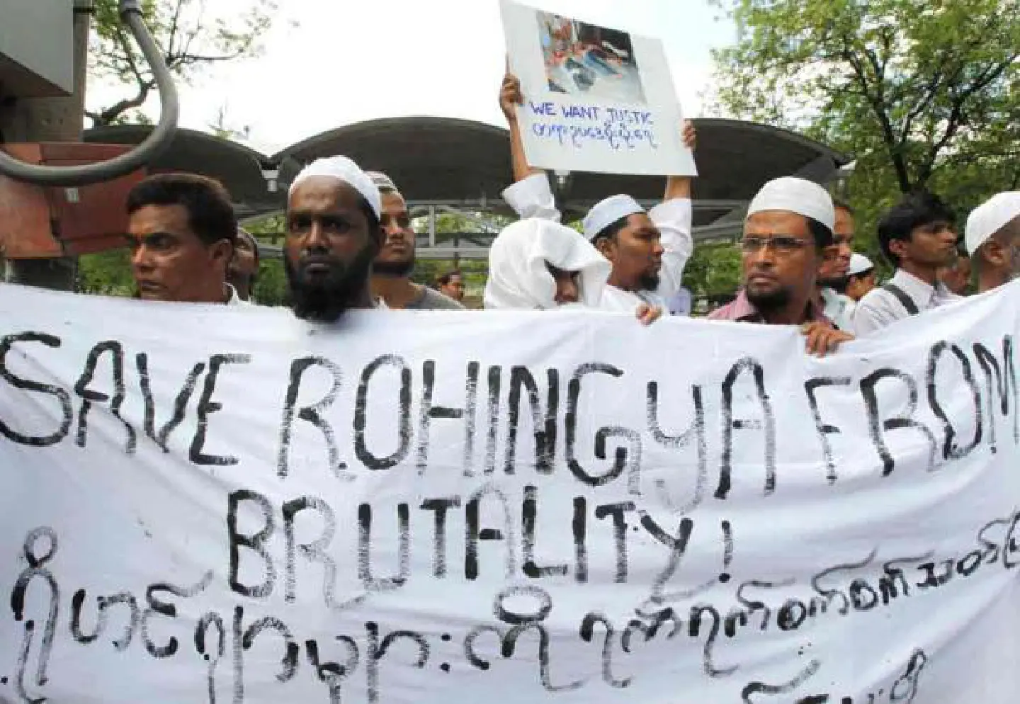 Myanmar deploys troops after Buddhists and Muslims clash Myanmar deploys troops after Buddhists and Muslims clash