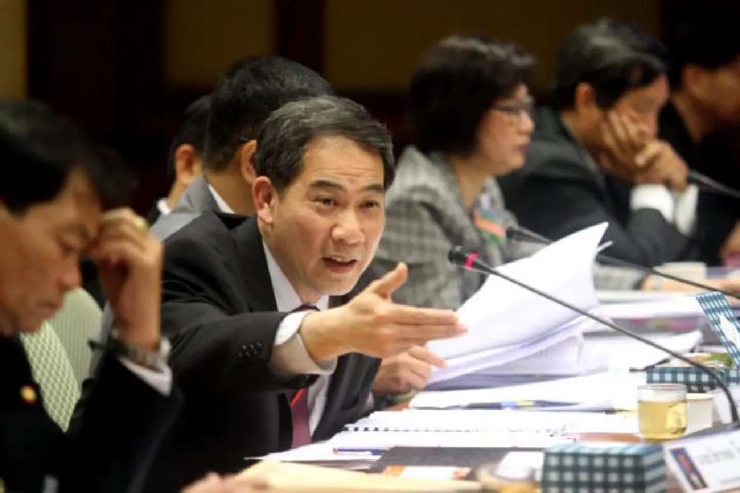 Ampon reiterates "communications" problem Ampon reiterates "communications" problem