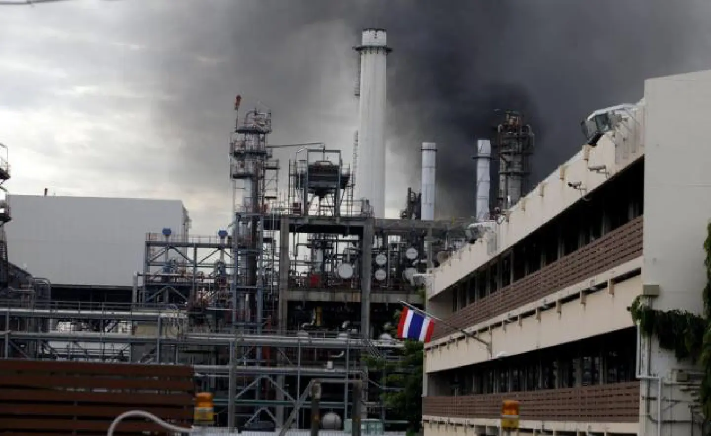 Minister assures no oil supply disruption Minister assures no oil supply disruption