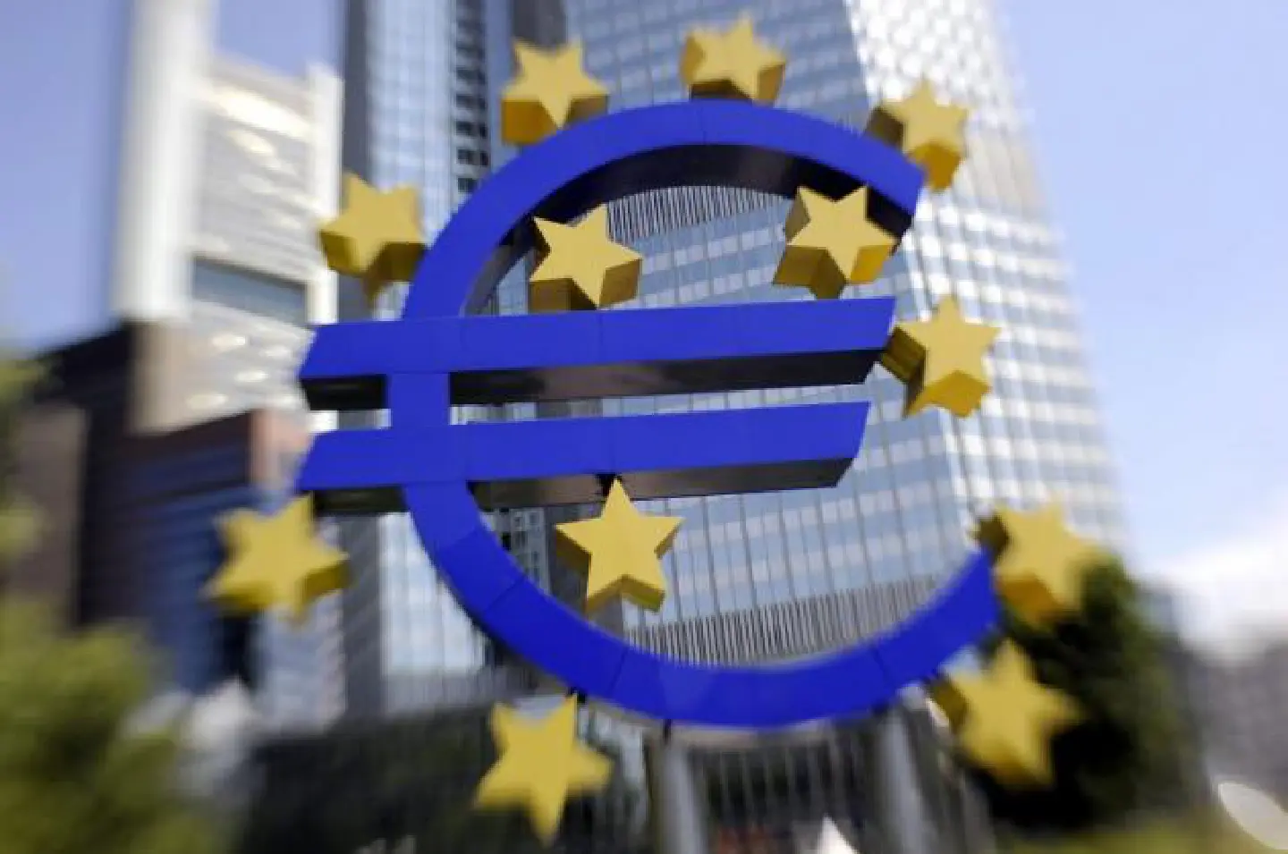 ECB cuts rate as economic gloom deepens ECB cuts rate as economic gloom deepens