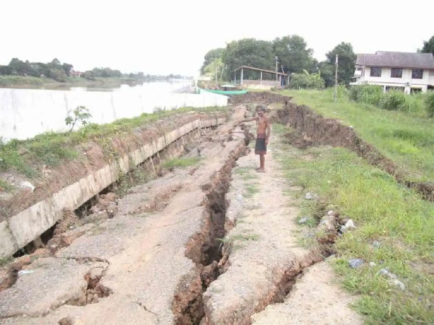 PM seeks to protect Ang Thong PM seeks to protect Ang Thong