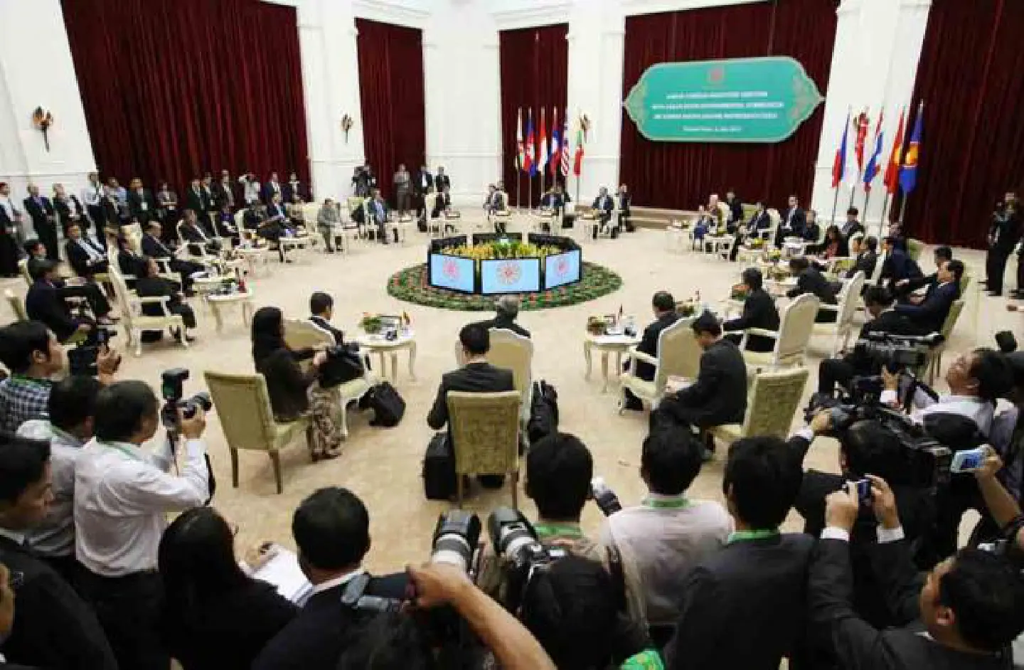 Nuclear states shun ASEAN treaty Nuclear states shun ASEAN treaty