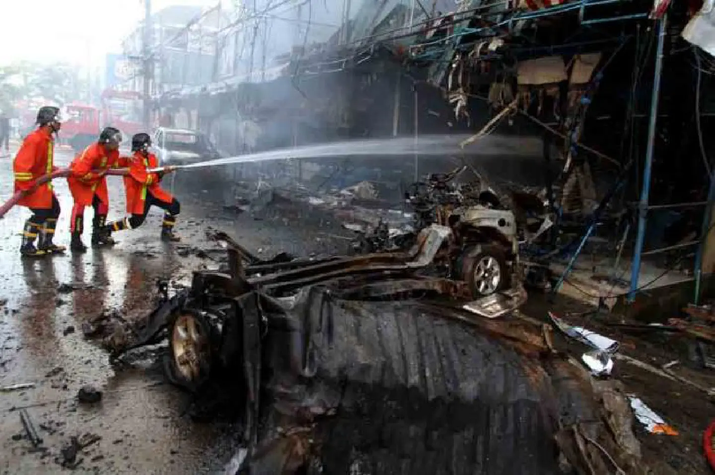 Eight injured in Narathiwat car bomb attack Eight injured in Narathiwat car bomb attack