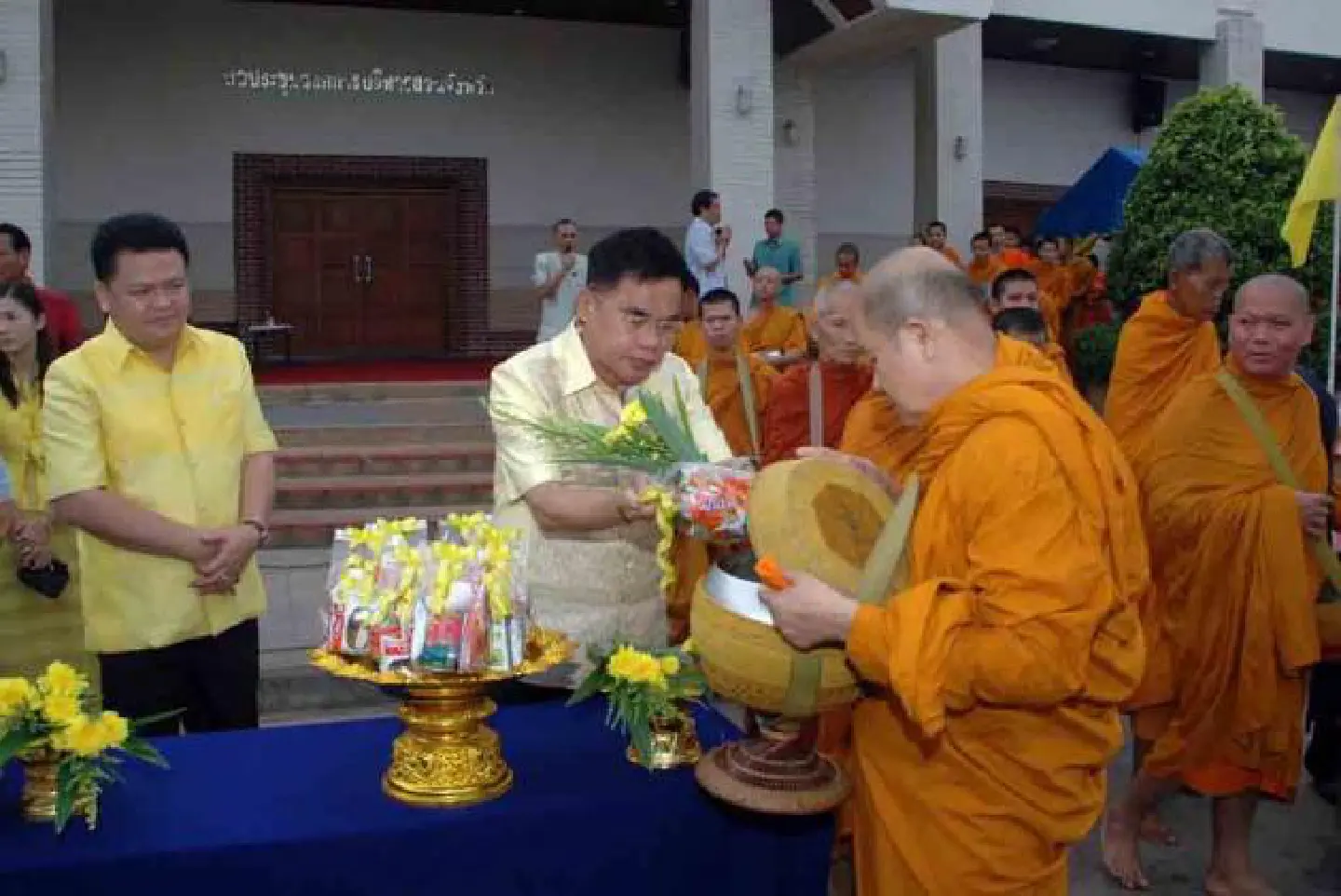 Too many monks too heavy, survey finds Too many monks too heavy, survey finds