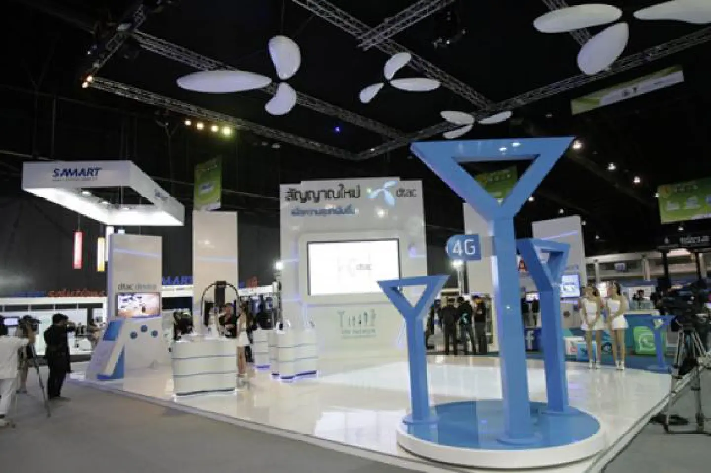 dtac unveils latest 3G and 4G technologies at ICT Expo 2012