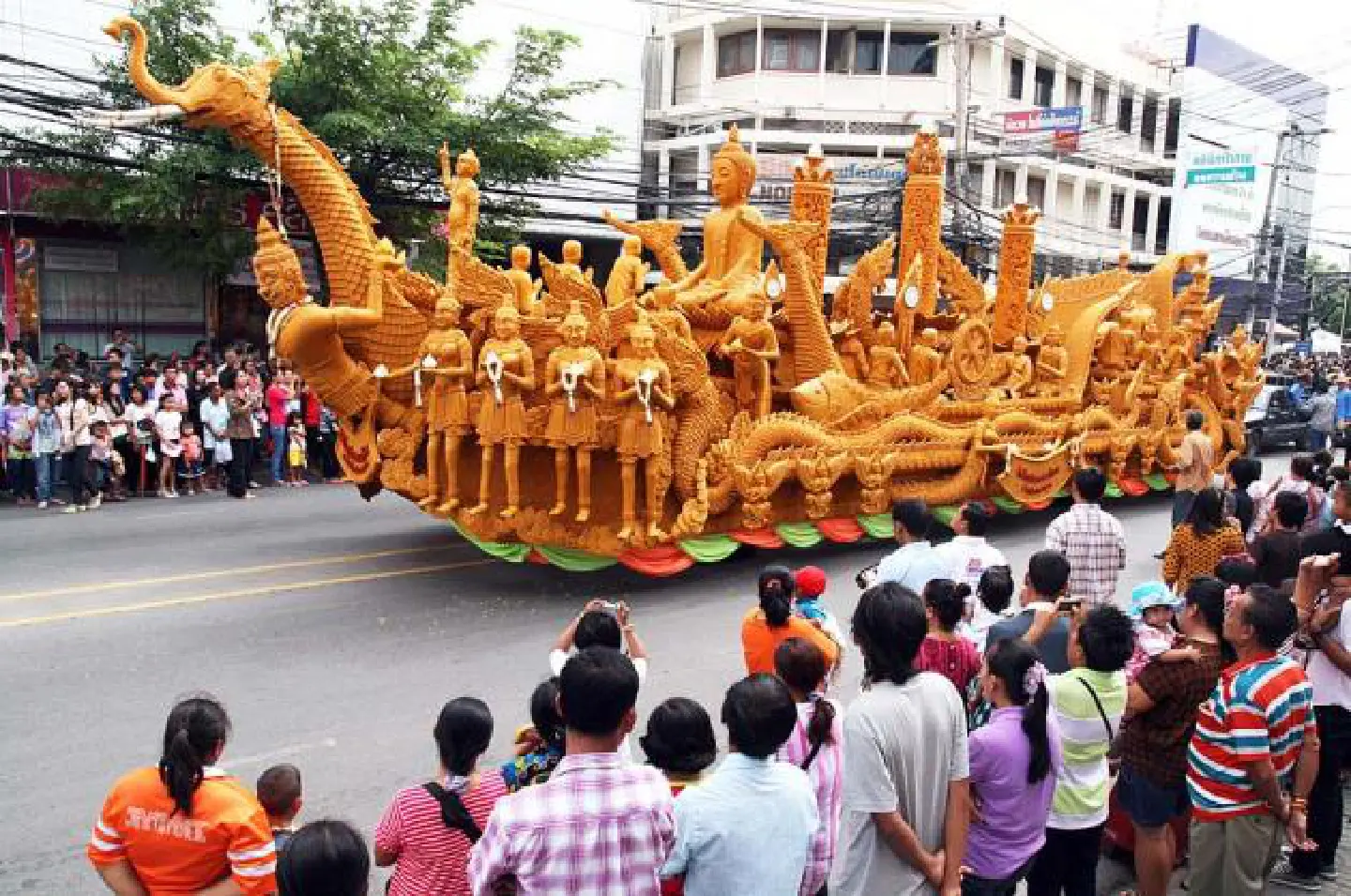 Shops and clubs flout Buddhist Lent Shops and clubs flout Buddhist Lent