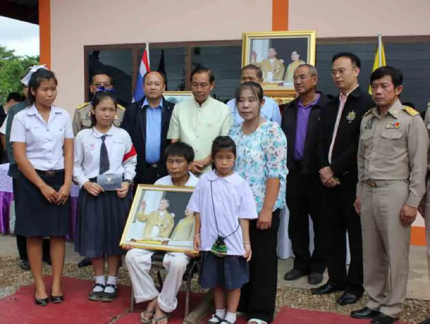 Royals bestow house, scholarship to girl's family Royals bestow house, scholarship to girl's family