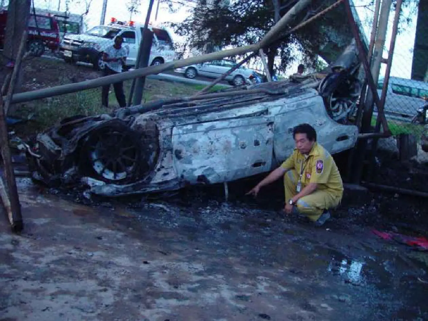 Honda Civic plunges from expressway, killing driver