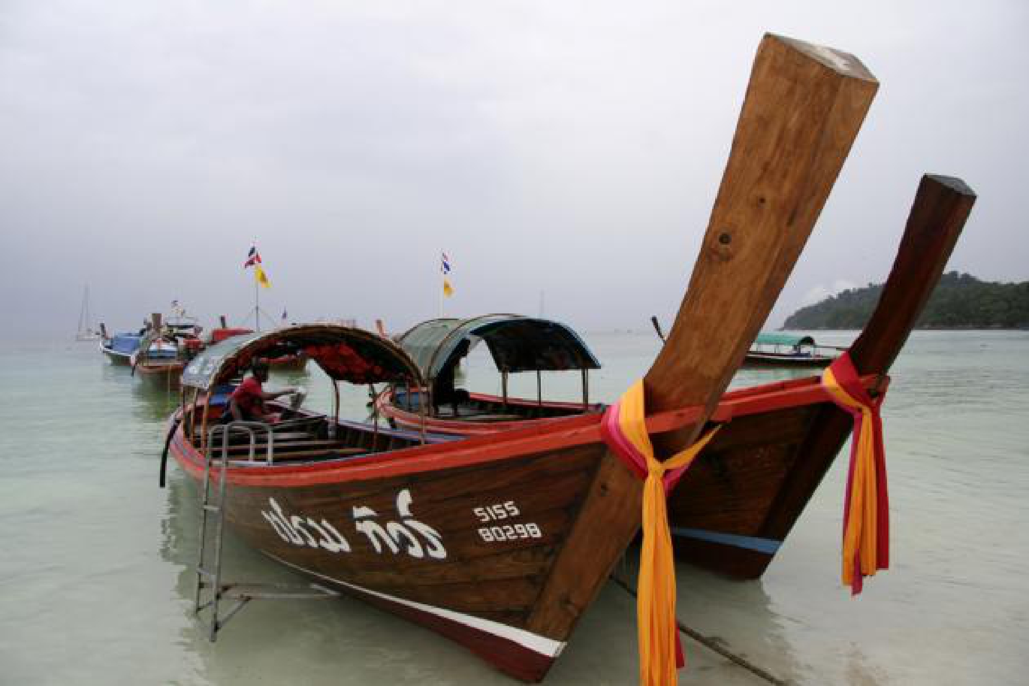 What is the fastest way to travel from Phuket to Koh Lipe?