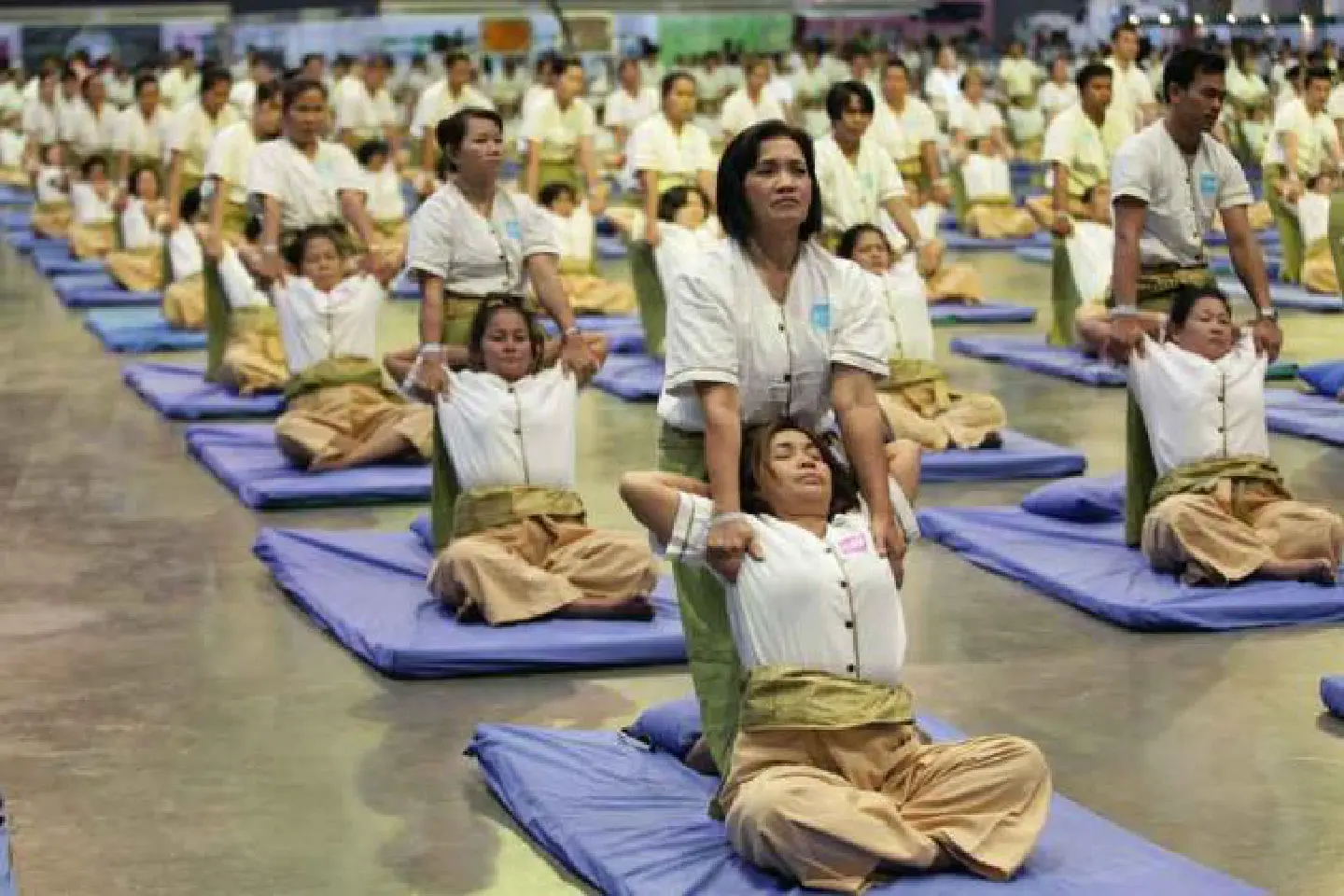 Kingdom shatters world mass-massage record Kingdom shatters world mass-massage record