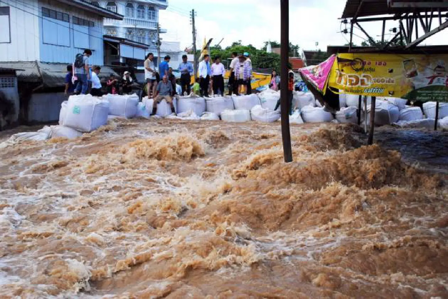 Govt plans to go ahead with dam as Sukhothai inundated Govt plans to go ahead with dam as Sukhothai inundated