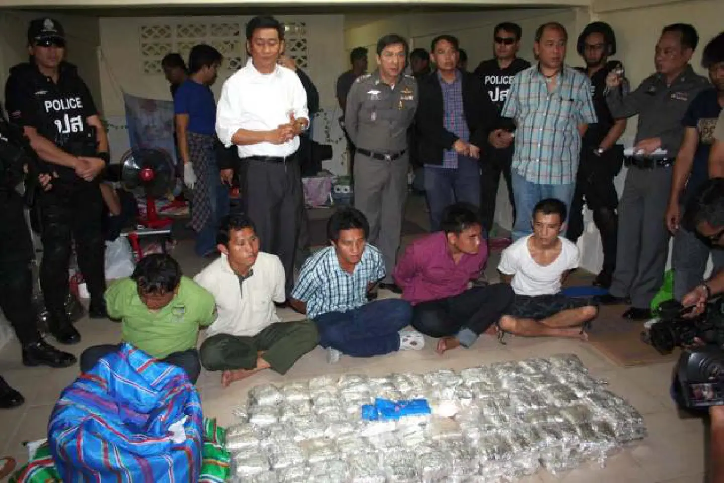 Six nabbed in drug haul Six nabbed in drug haul