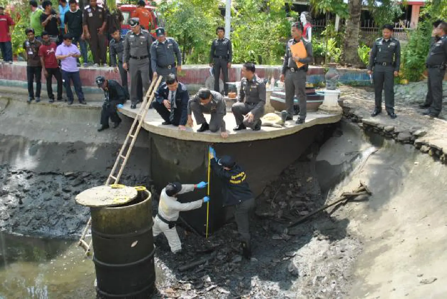 Foul play not suspected : police