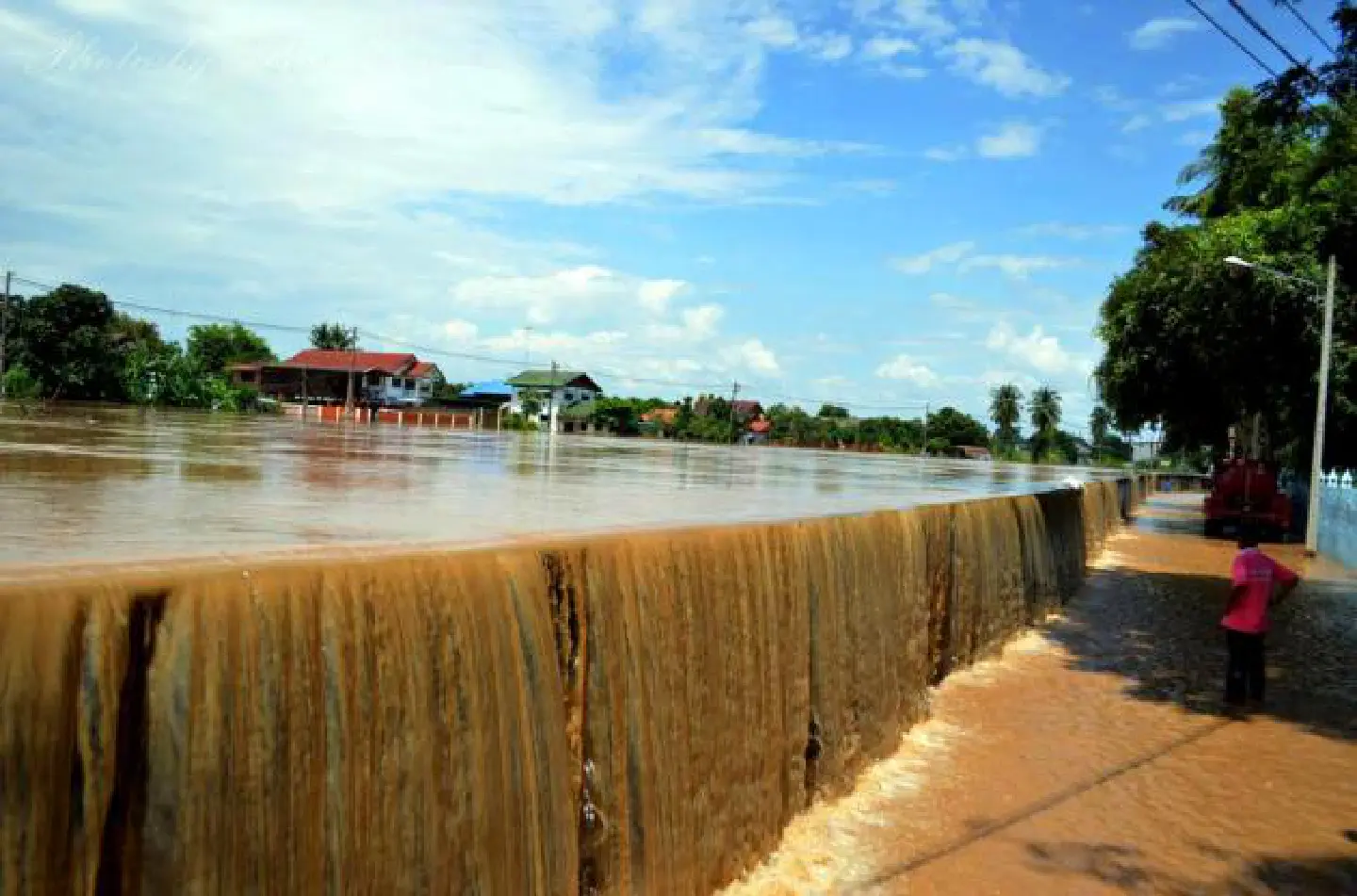 Floods hit Sukhothai as Yom overflows Floods hit Sukhothai as Yom overflows