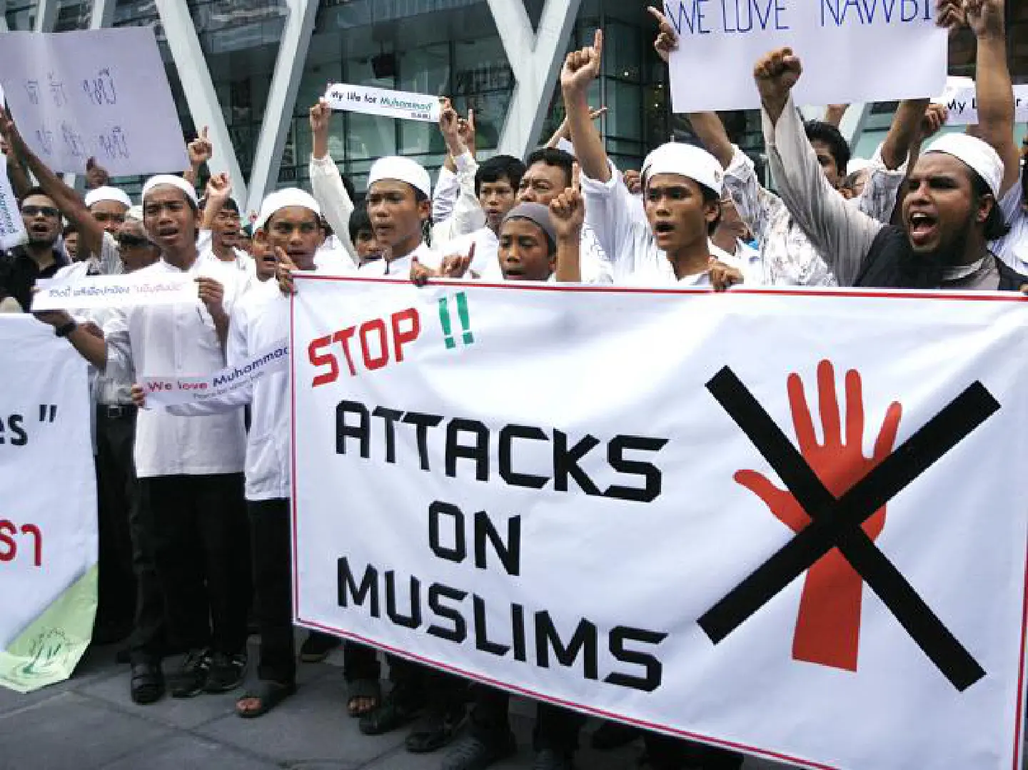 Muslim group demands removal of film clip Muslim group demands removal of film clip