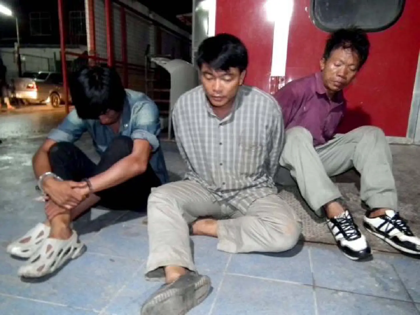 3 caught trying to retrieve drugs 3 caught trying to retrieve drugs
