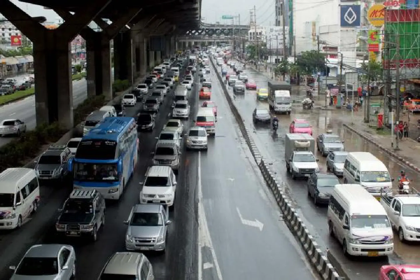 Rush-hour traffic slowing down Rush-hour traffic slowing down