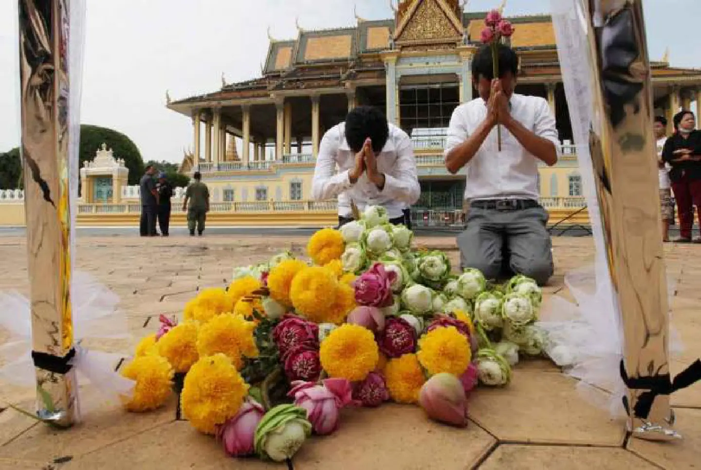 HM the King and world leaders pay respect to Cambodia's deceased former king HM the King and world leaders pay respect to Cambodia's deceased former king
