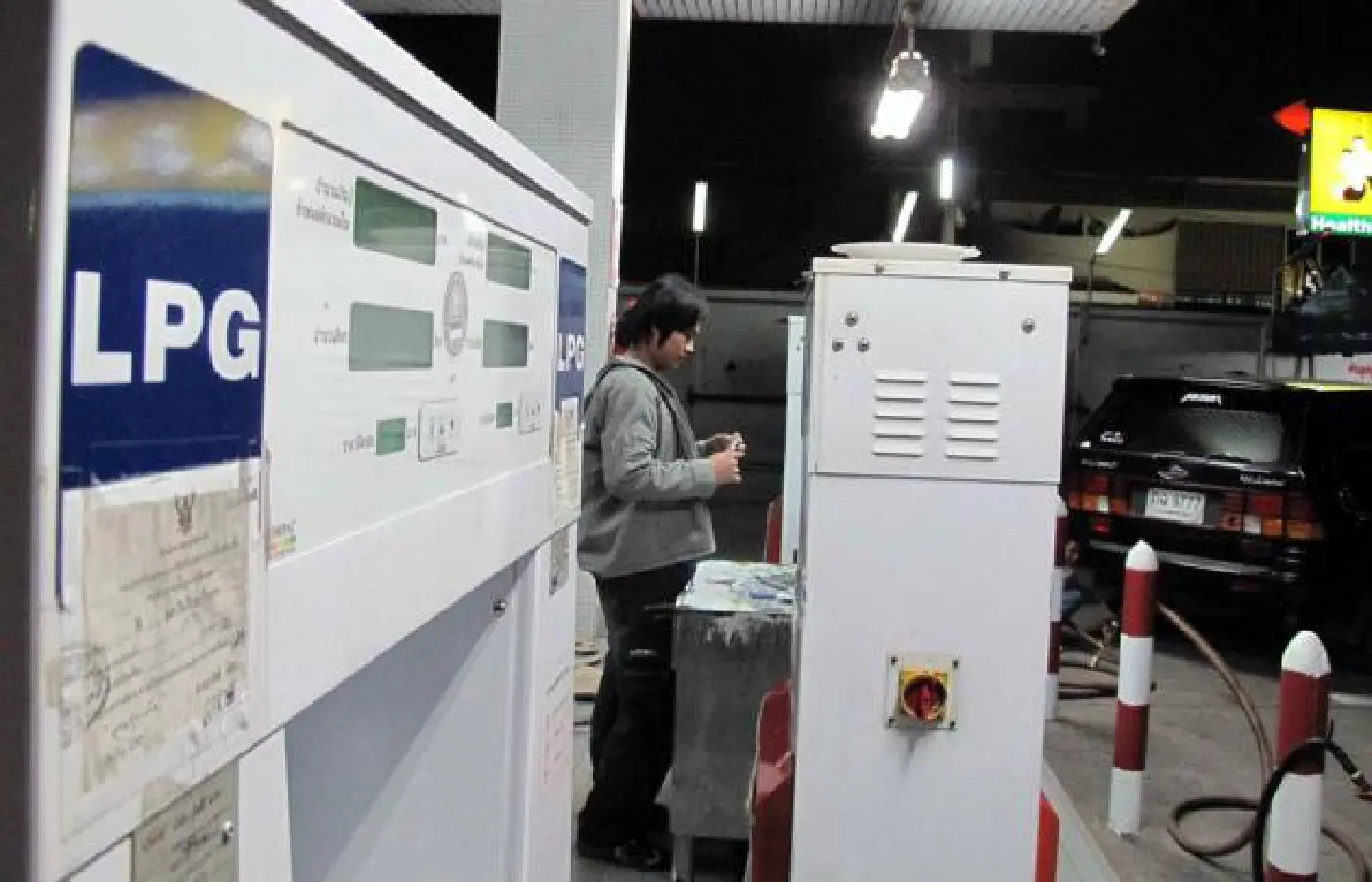 Customs gets strict ahead of New Year Customs gets strict ahead of New Year