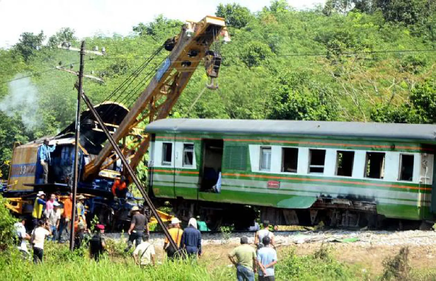 MOSQUE HIT BY BOMB; RAIL TRACK REPAIRS CONTINUE MOSQUE HIT BY BOMB; RAIL TRACK REPAIRS CONTINUE