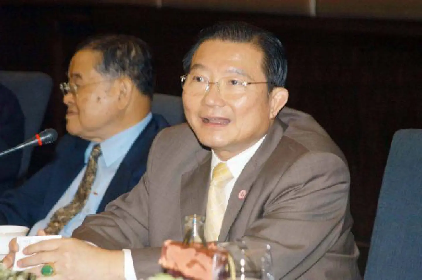 Charoen keeps rival guessing Charoen keeps rival guessing