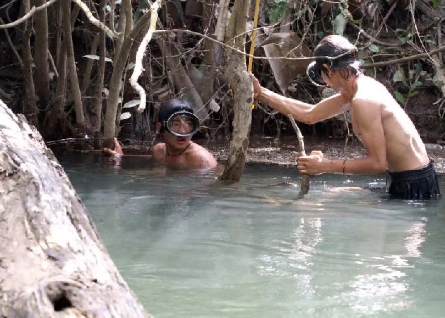 Villagers join up to clean Klity Creek Villagers join up to clean Klity Creek
