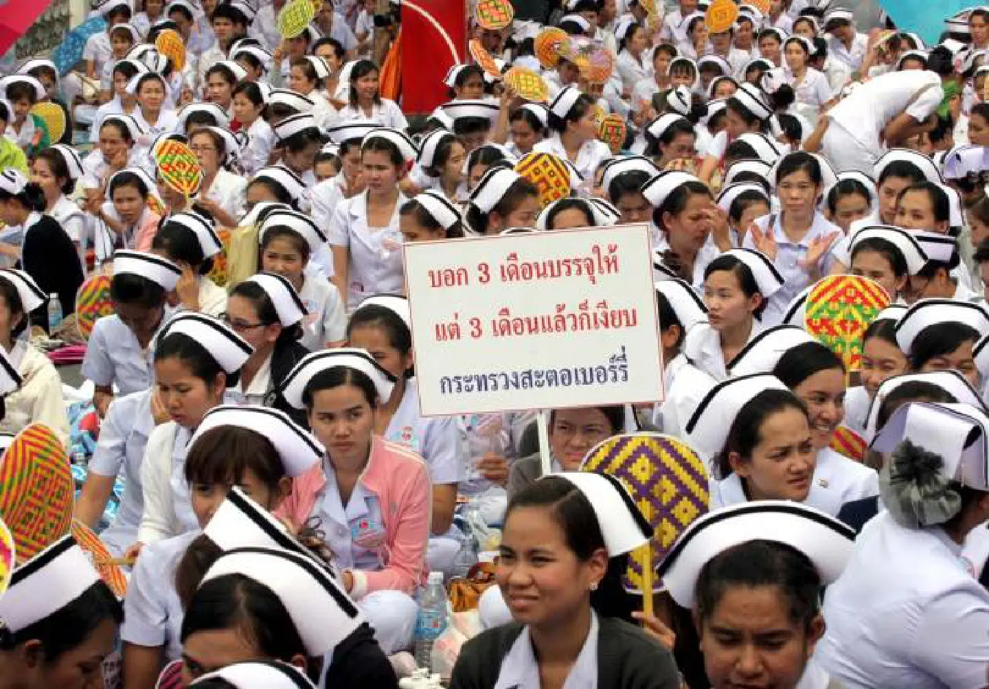 17,000 nurses threaten to go on strike 17,000 nurses threaten to go on strike
