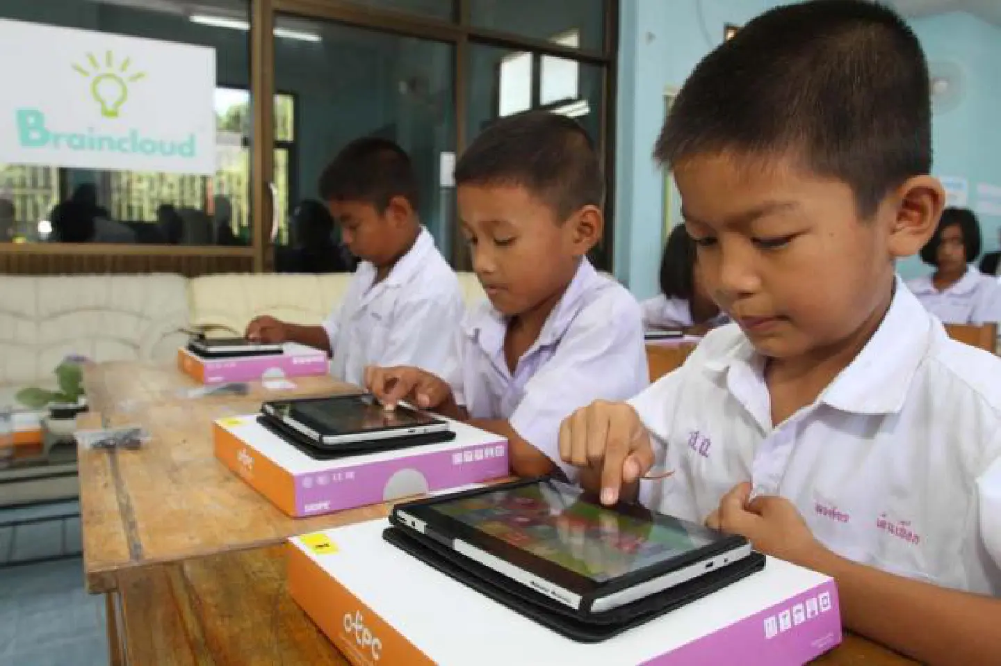 School trials cloud-computing for use with tablet School trials cloud-computing for use with tablet