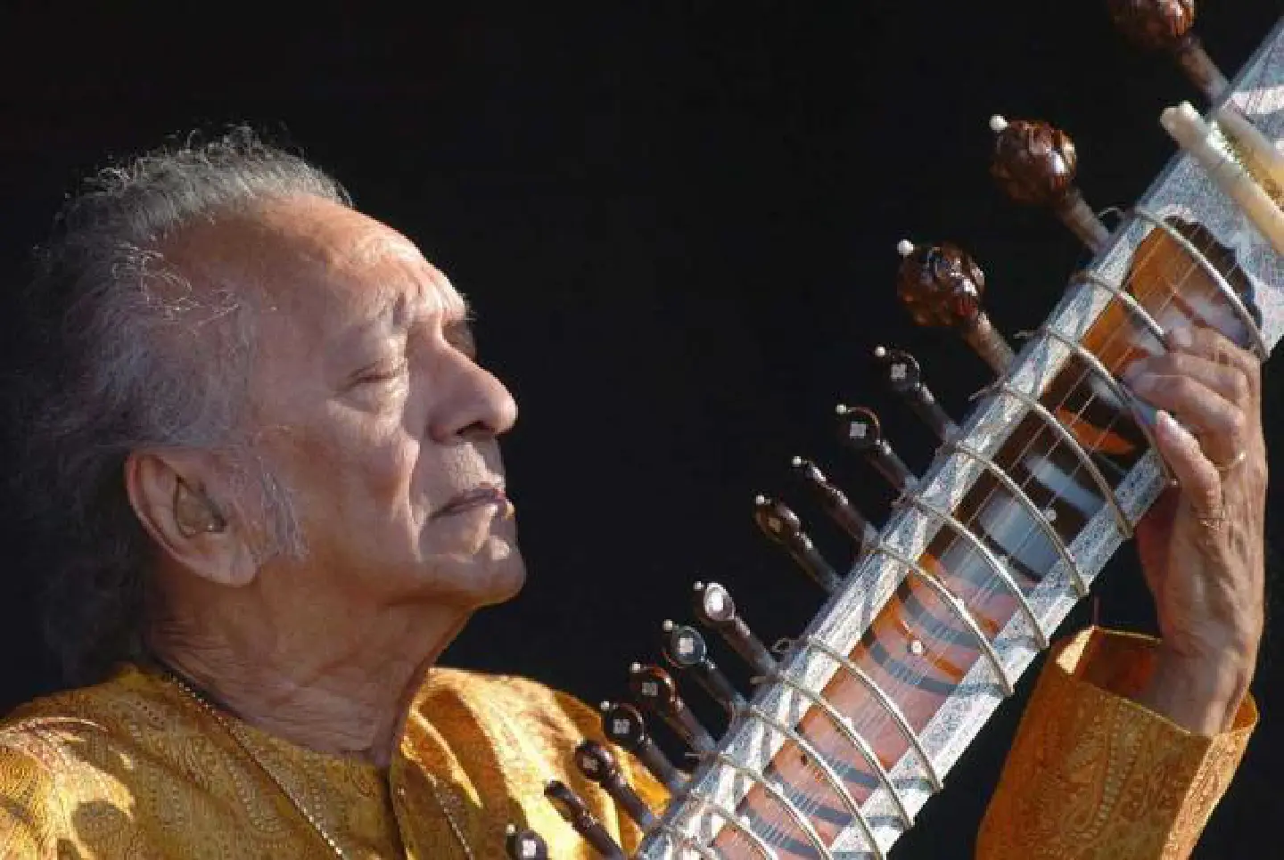 Indian sitar maestro Ravi Shankar dies at 92 Indian sitar maestro Ravi Shankar dies at 92