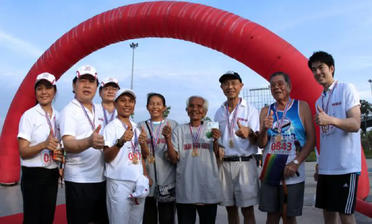 Veterans shine among 2,000 runners at NMG race Veterans shine among 2,000 runners at NMG race