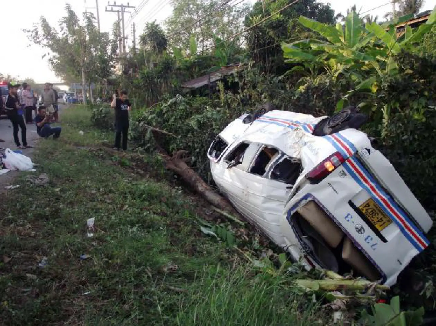 Five killed in three highway crashes Five killed in three highway crashes