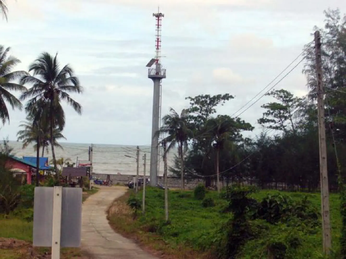 Warning towers "useless" Warning towers "useless"