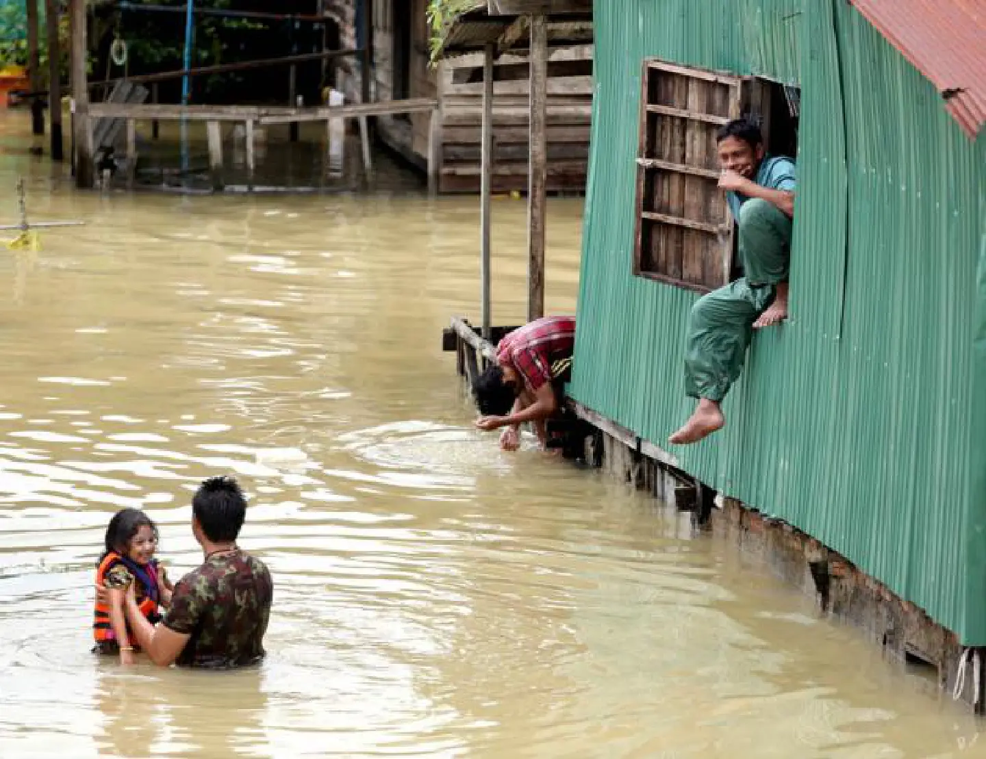 Floods force evacuations in Narathiwat Floods force evacuations in Narathiwat