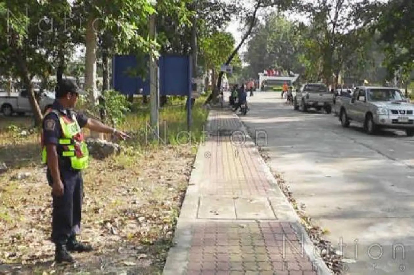 Sack of weapons found dumped in Kanchanaburi Sack of weapons found dumped in Kanchanaburi