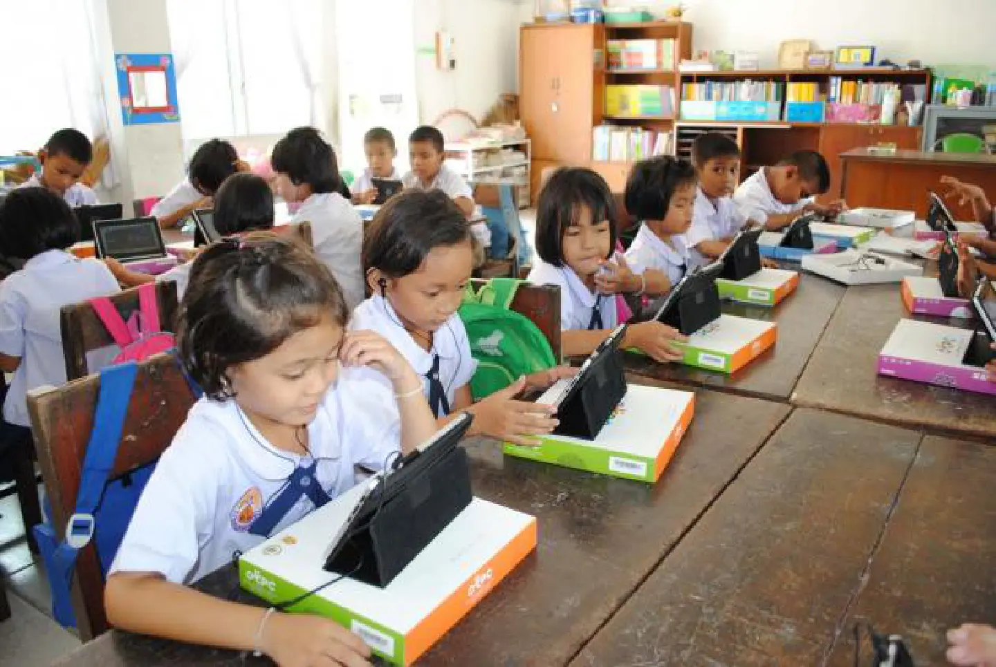 Bidders asked to supply 400,000 tablets each Bidders asked to supply 400,000 tablets each