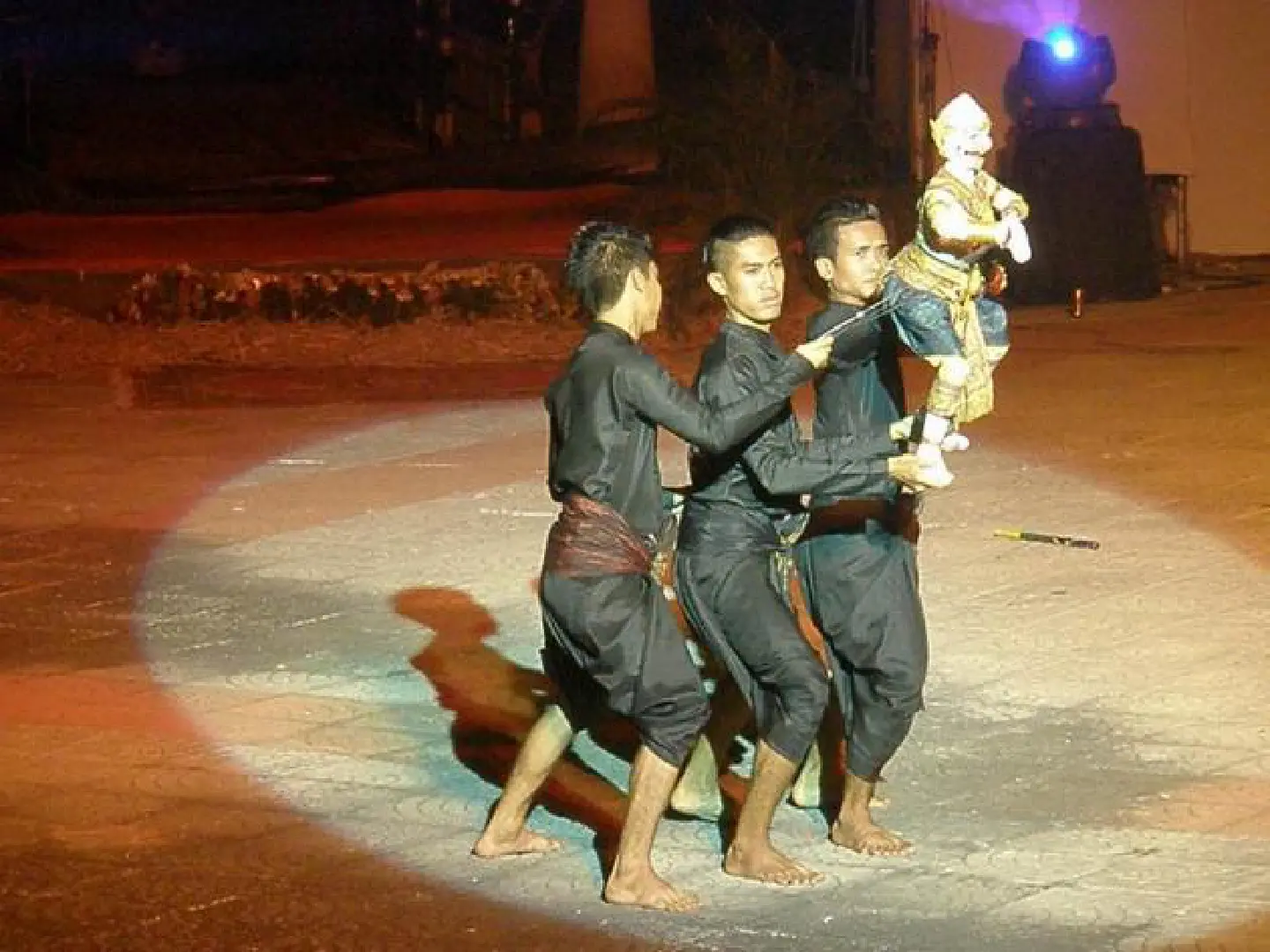 Heroes and heroines in Sing Buri