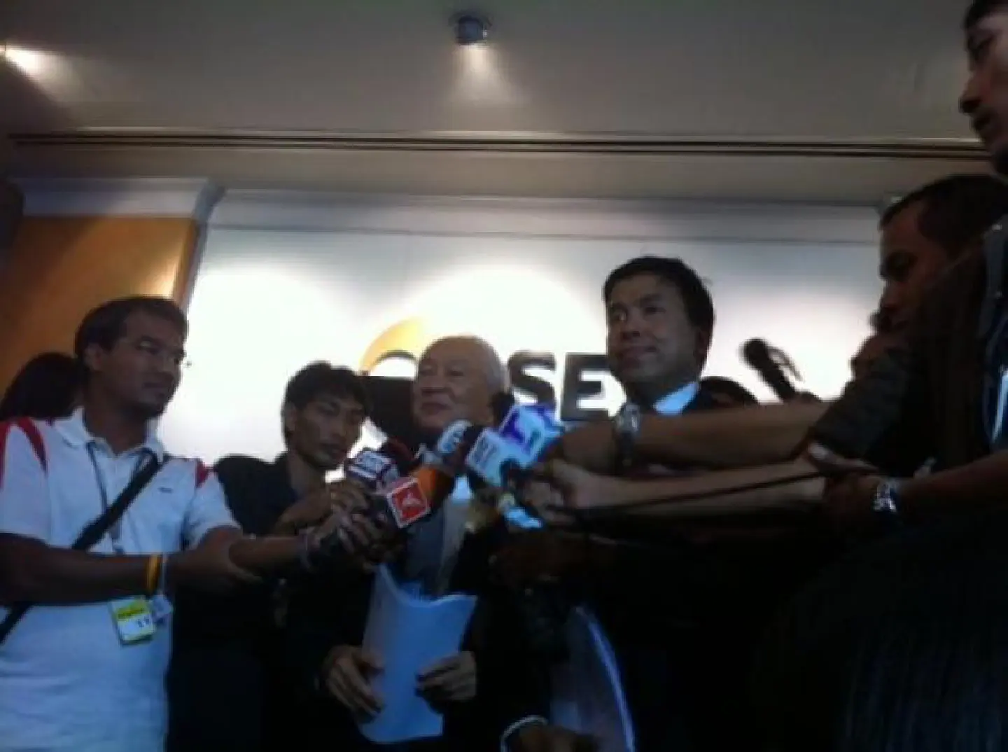 Minister support 'no bribe' agreement