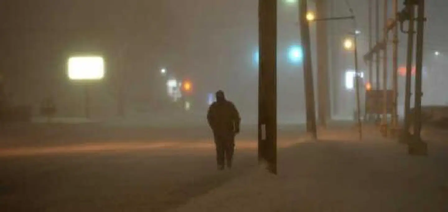 Blizzard pounds Eastern USA with deep snow Blizzard pounds Eastern USA with deep snow