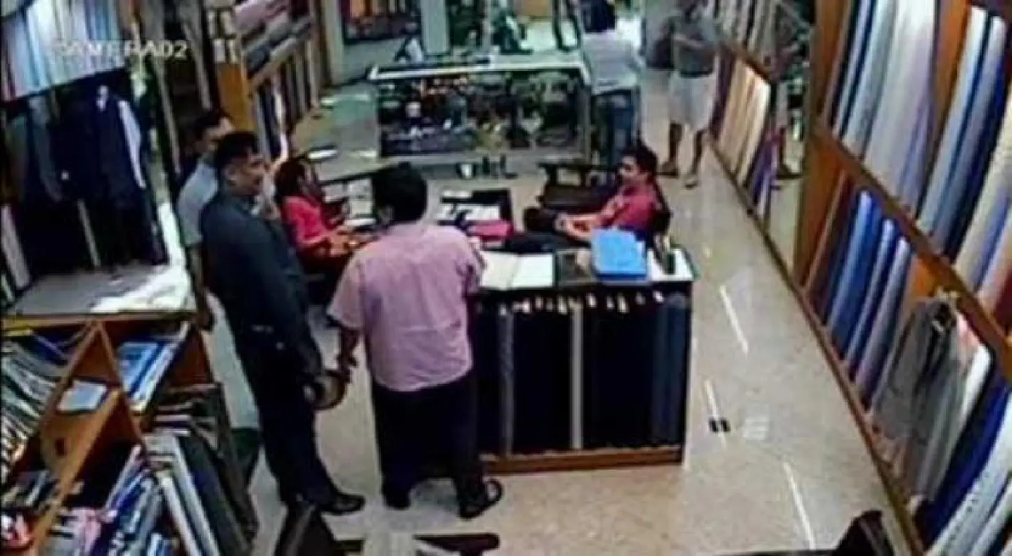 Cops just chose 'wrong shop' Cops just chose 'wrong shop'