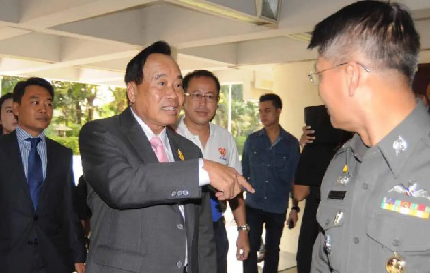 Pitak Siam leader, members surrender Pitak Siam leader, members surrender