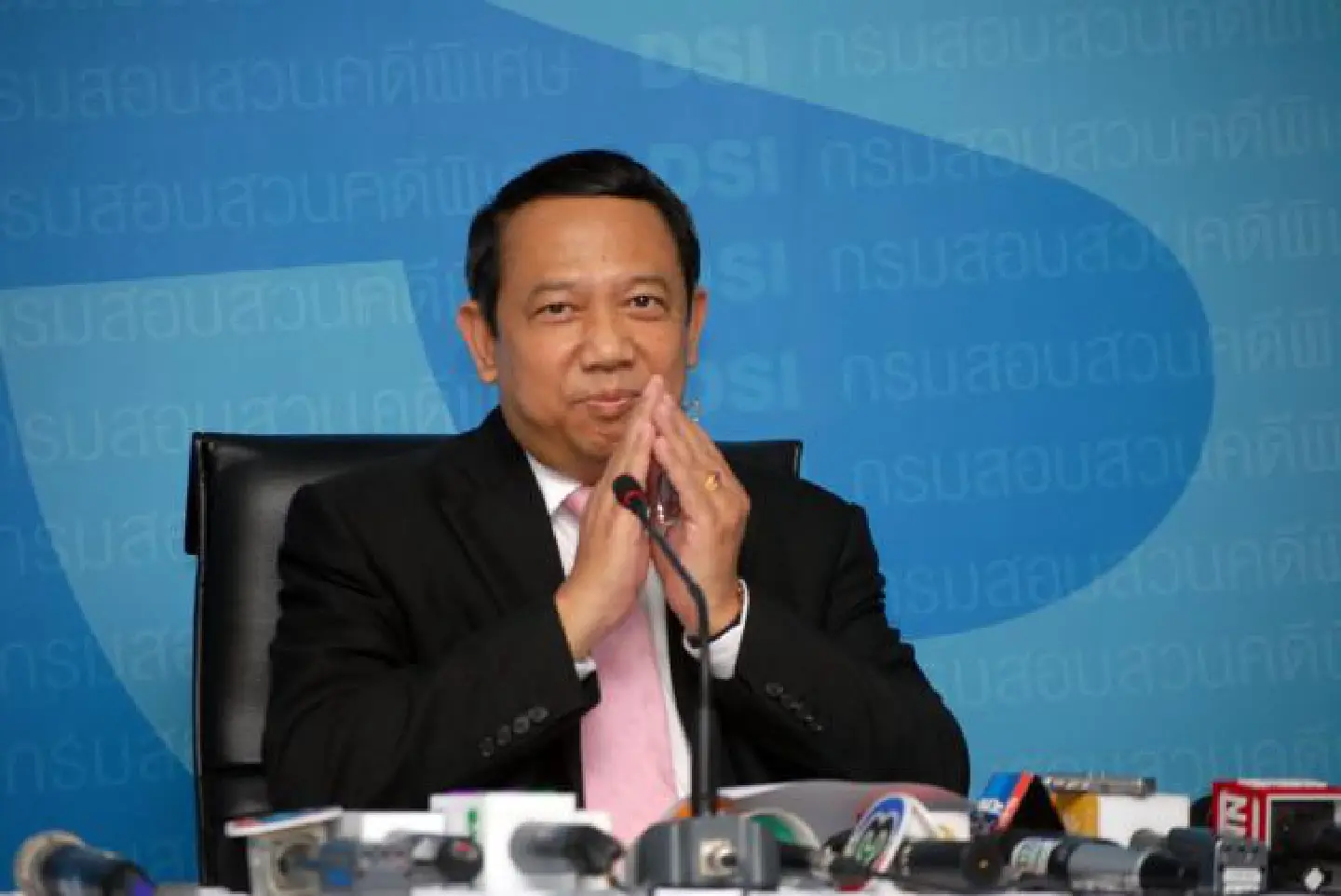 Tarit apologises to angry police chief over summons Tarit apologises to angry police chief over summons