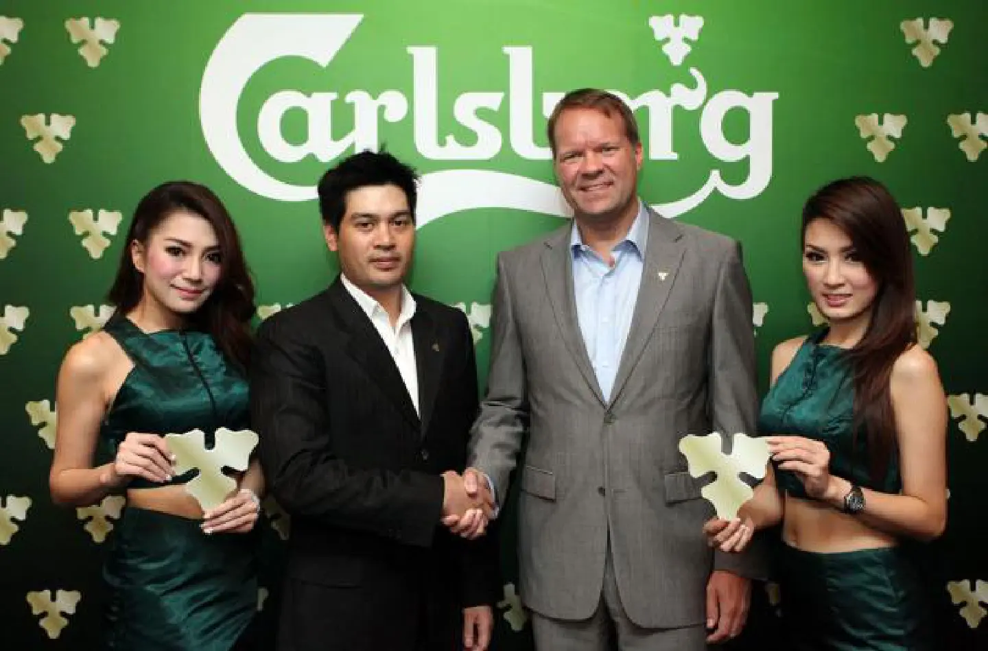 EPL clubs on their way as Singha, Carlsberg partner up EPL clubs on their way as Singha, Carlsberg partner up