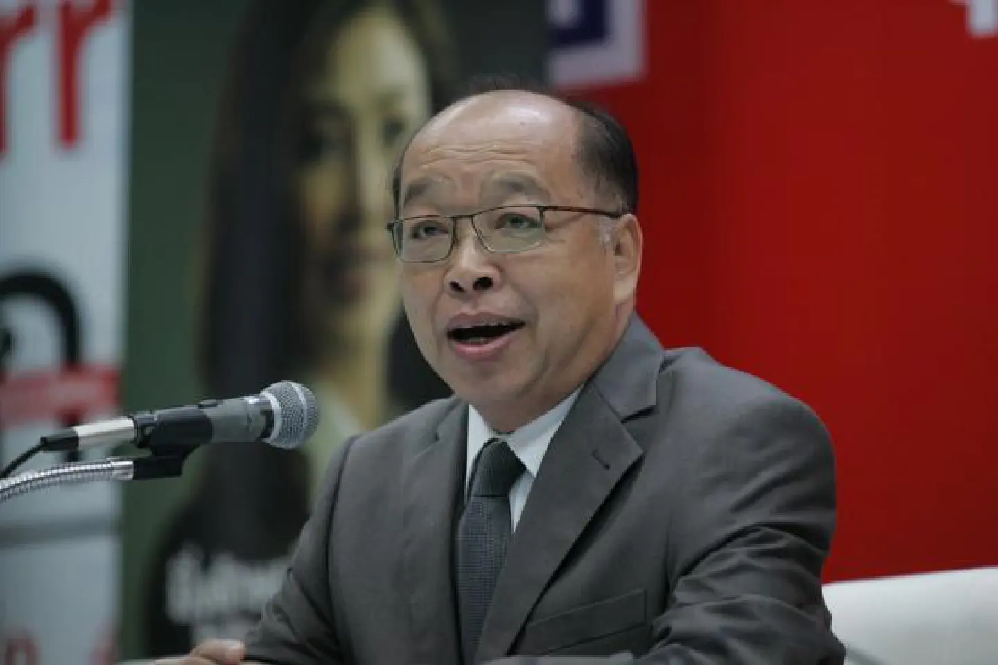 Surapong to give US report on human trafficking Surapong to give US report on human trafficking