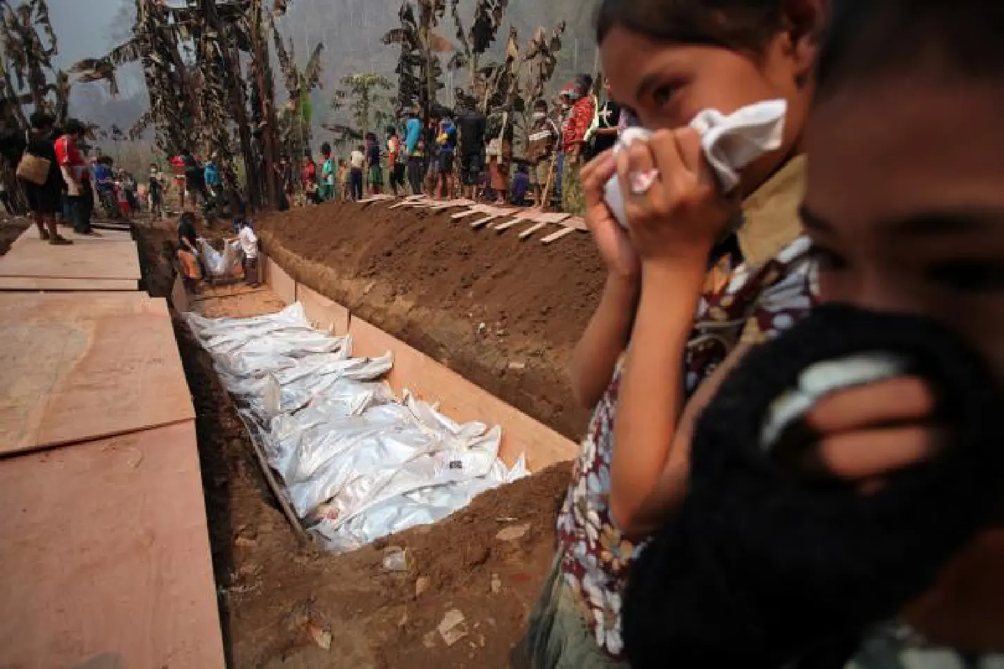 HM sends relief to refugee camp HM sends relief to refugee camp