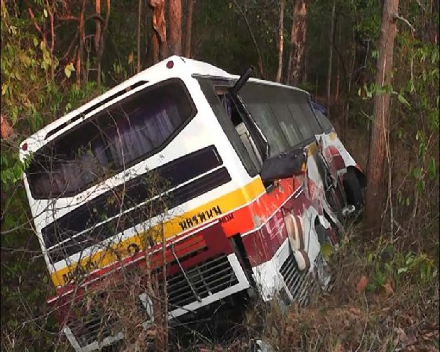 Another bus overturns, 3 dead Another bus overturns, 3 dead