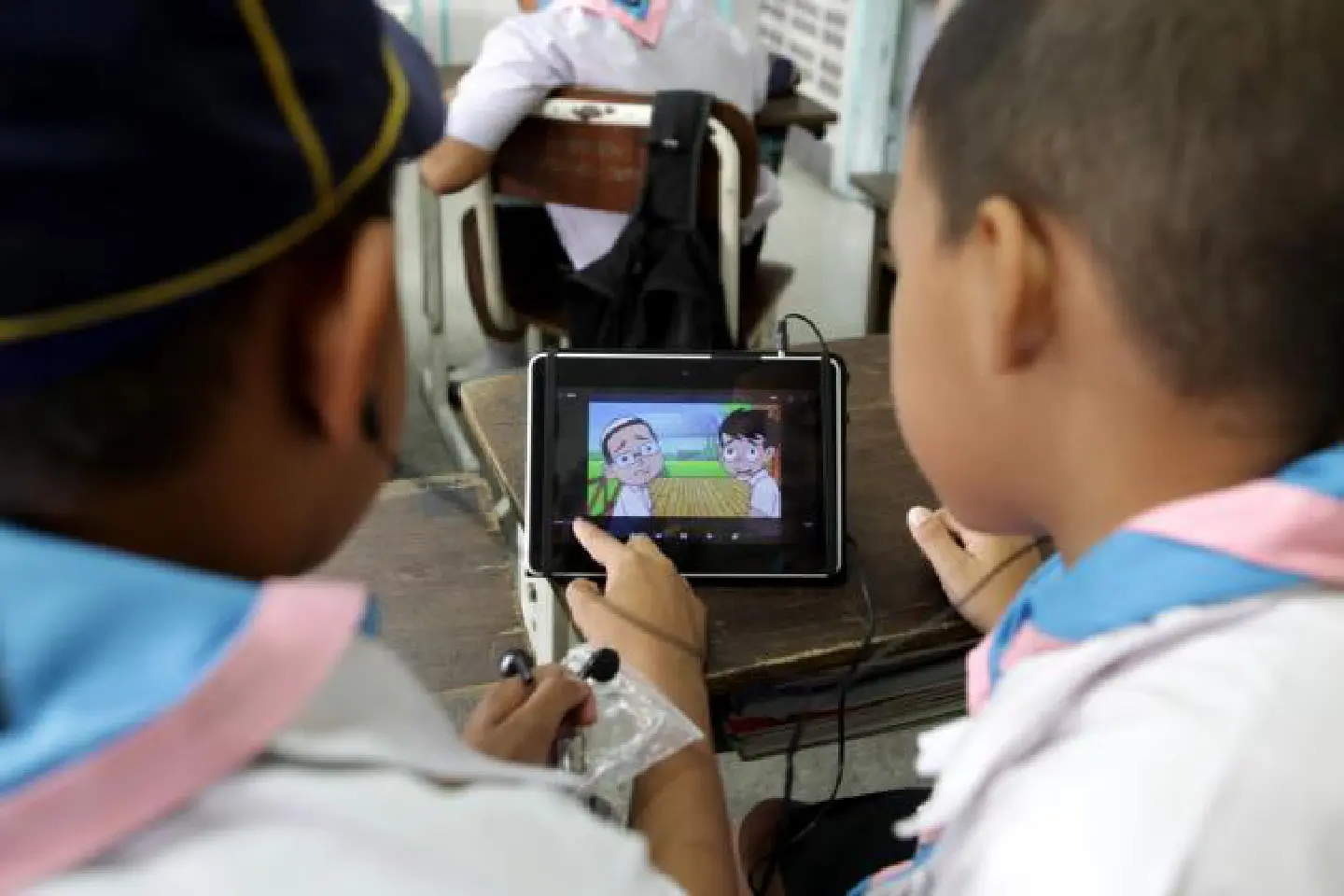 Computer tablets helping language skills, says Obec Computer tablets helping language skills, says Obec