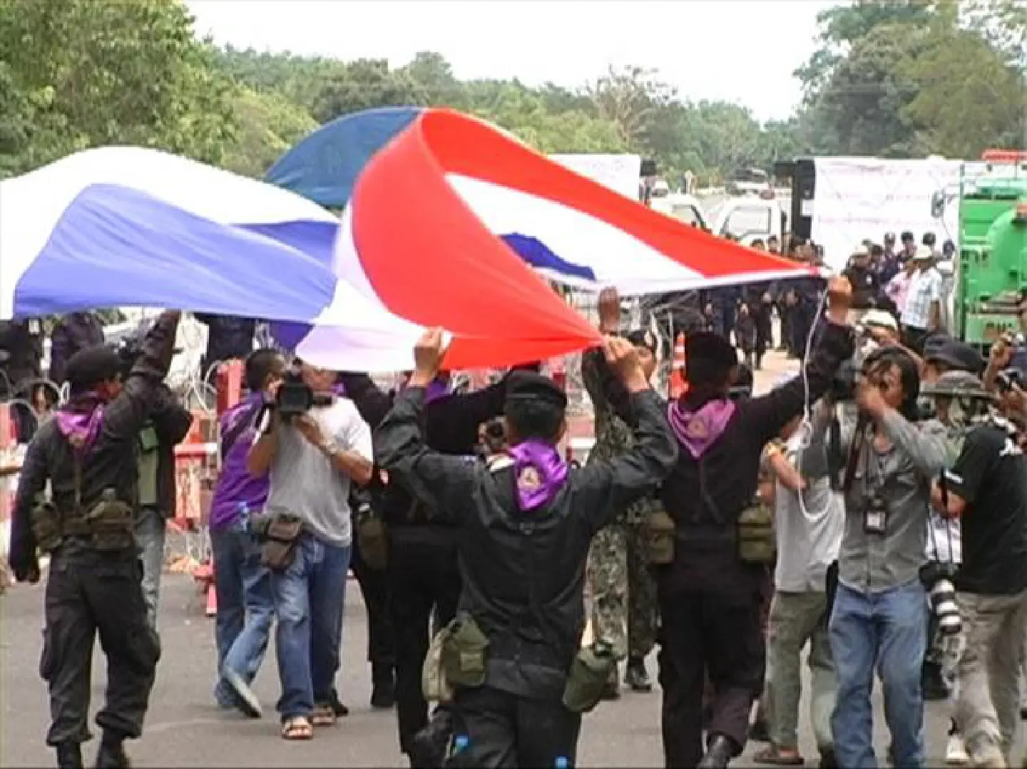 Protesters seek to raise flag near Preah Vihear