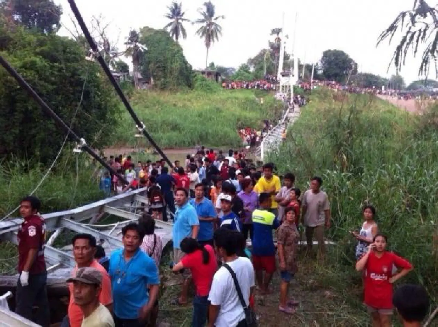 4 dead in Ayutthaya bridge collapse 4 dead in Ayutthaya bridge collapse