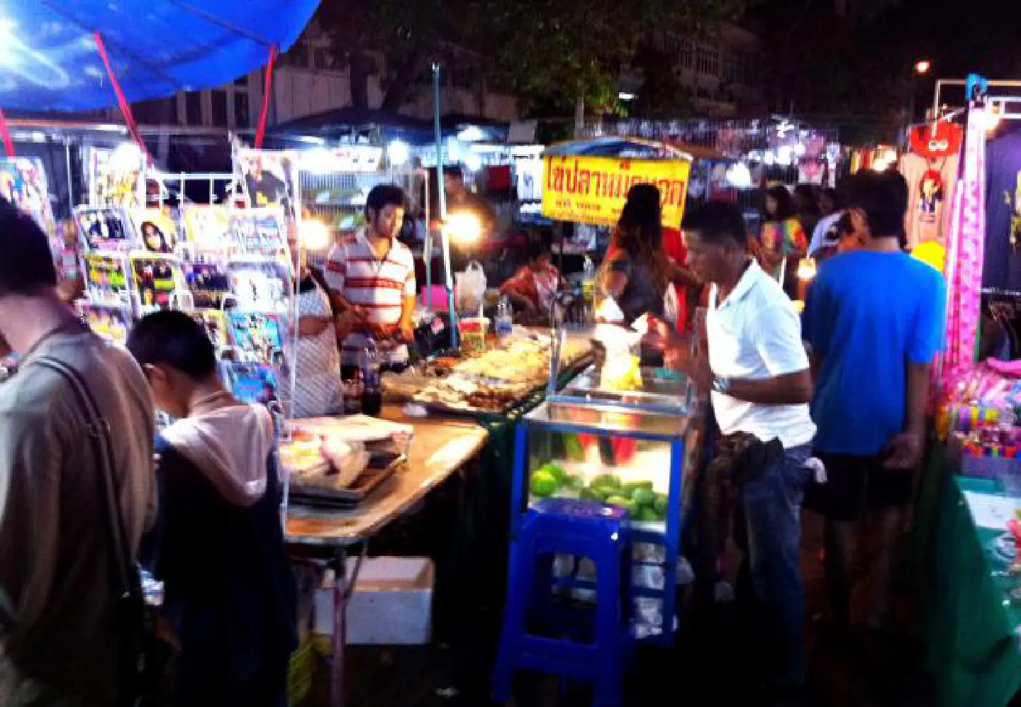 Khlong Lot vendors warned on new hours Khlong Lot vendors warned on new hours